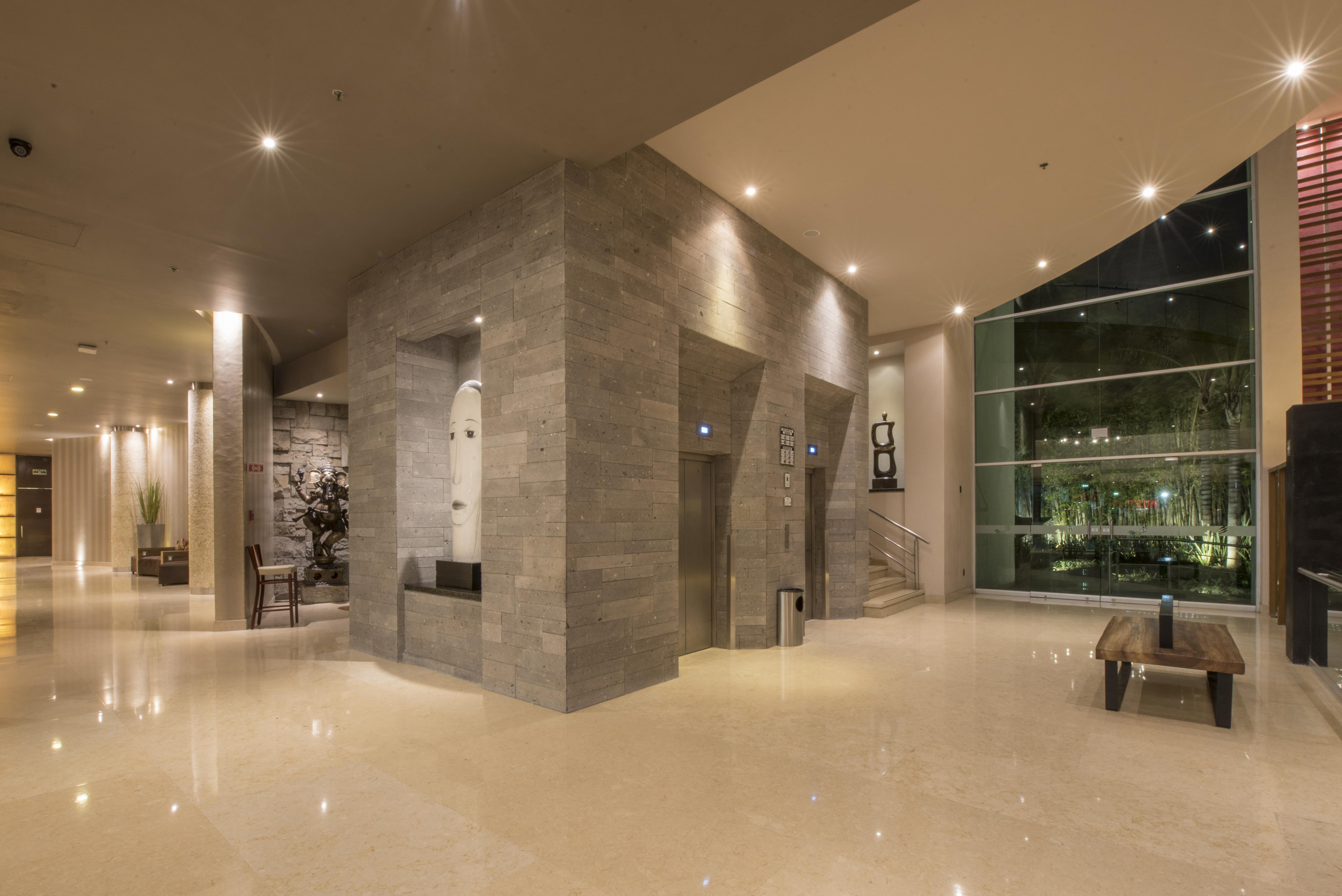 Victoria Ejecutivo Hotel Гуадалахара Екстериор снимка