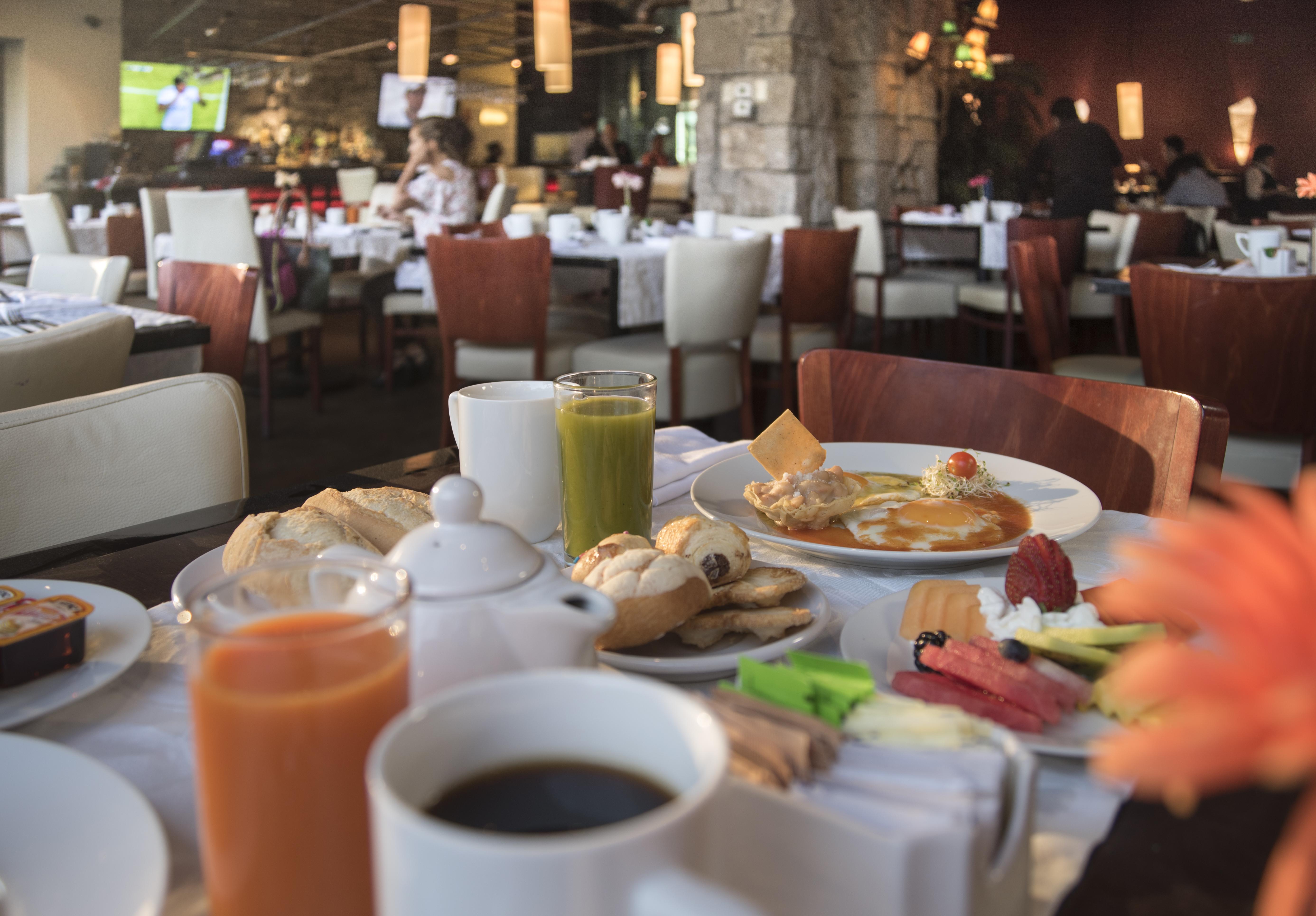 Victoria Ejecutivo Hotel Гуадалахара Екстериор снимка