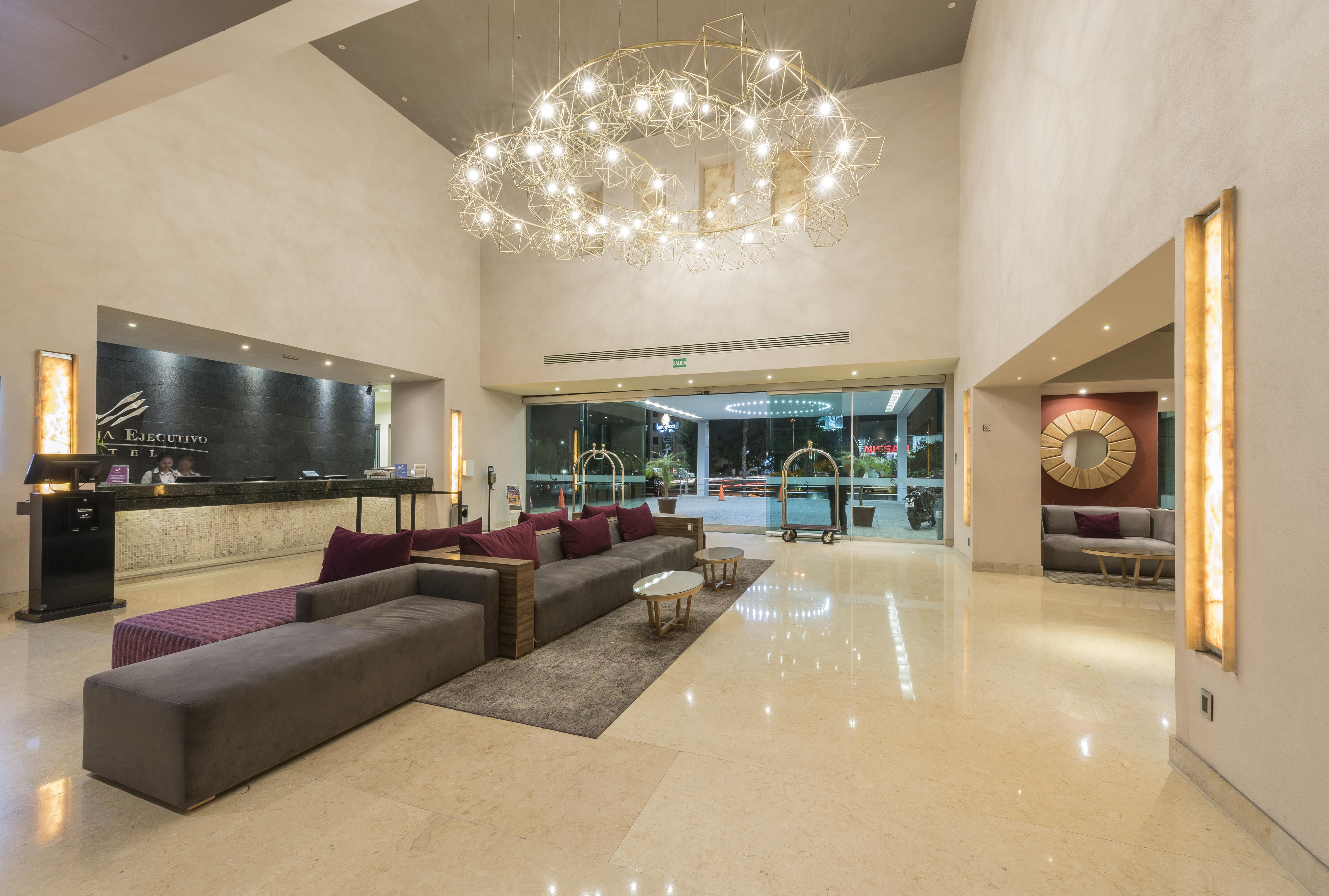 Victoria Ejecutivo Hotel Гуадалахара Екстериор снимка