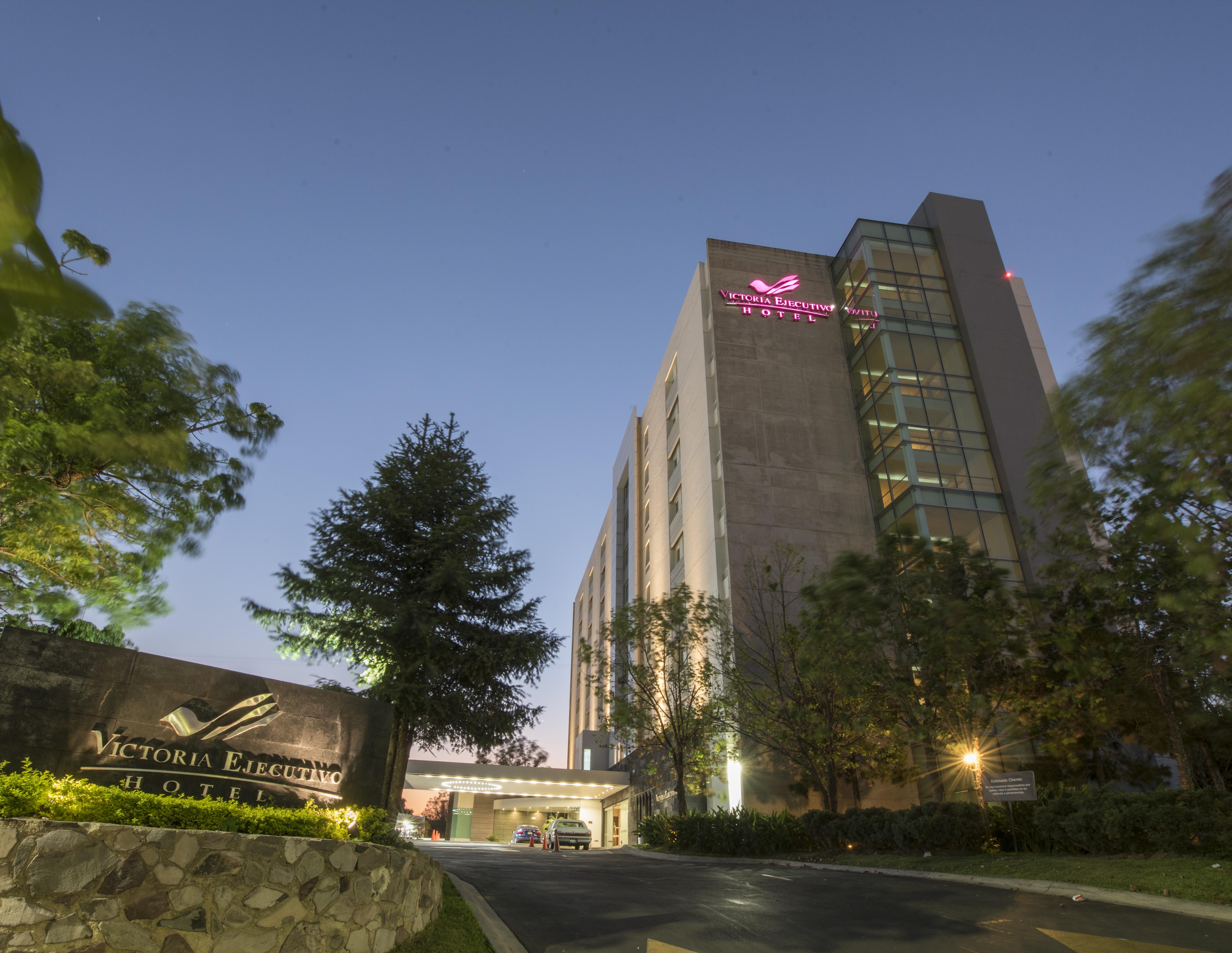 Victoria Ejecutivo Hotel Гуадалахара Екстериор снимка