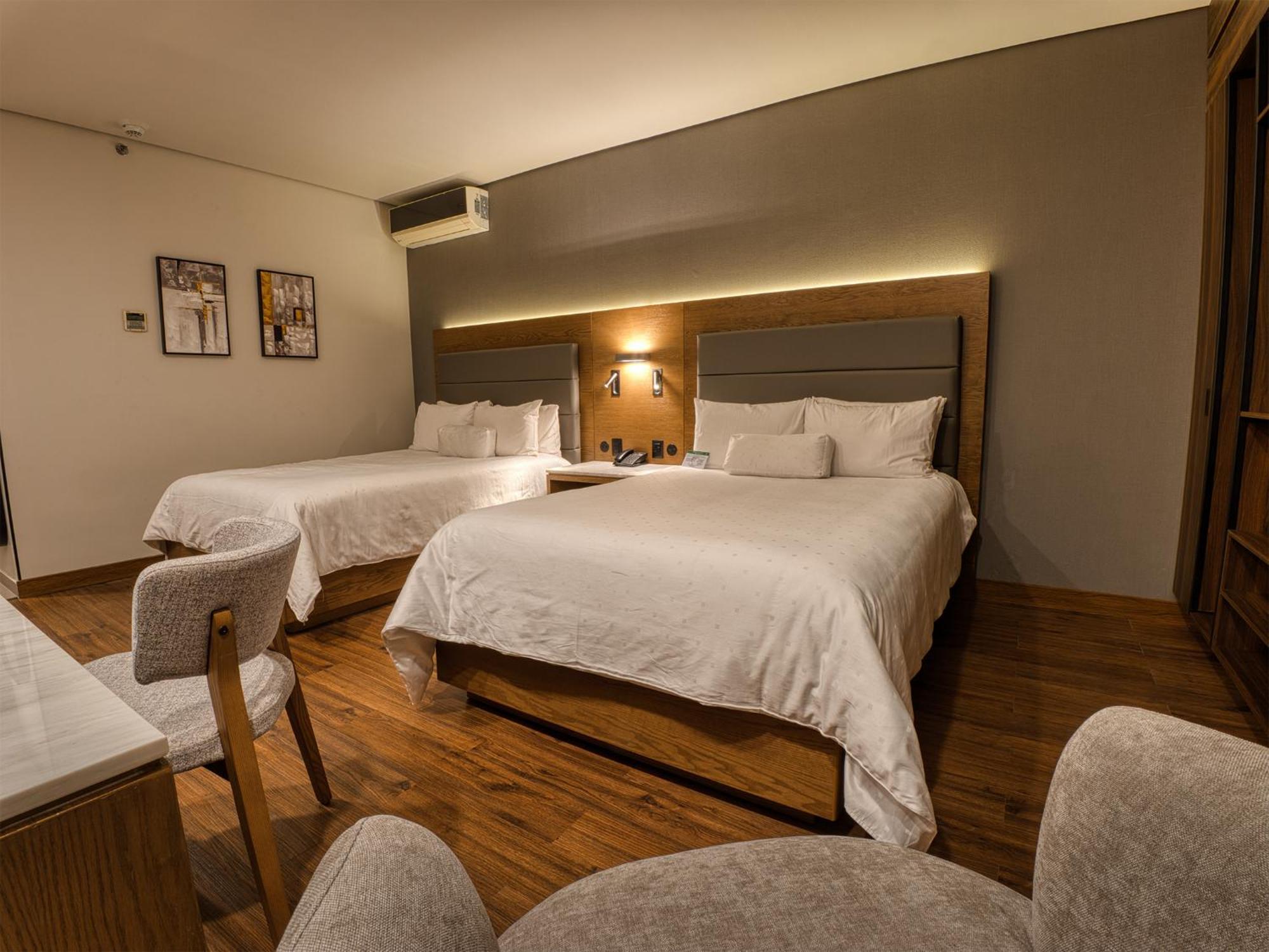 Victoria Ejecutivo Hotel Гуадалахара Екстериор снимка