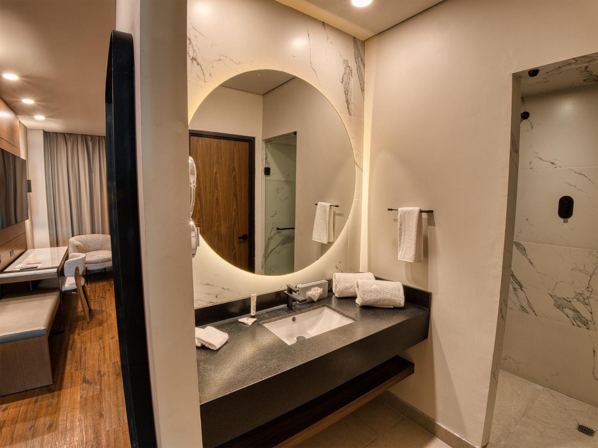 Victoria Ejecutivo Hotel Гуадалахара Екстериор снимка
