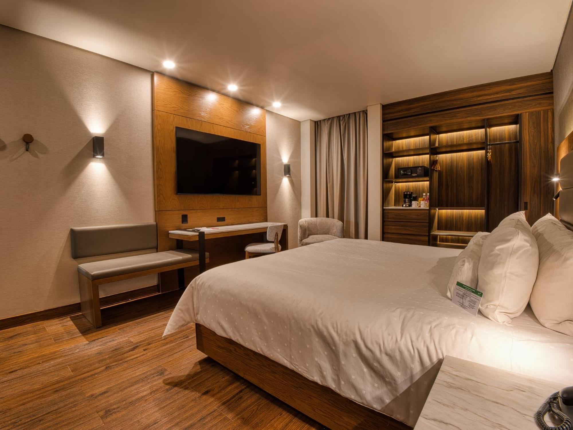 Victoria Ejecutivo Hotel Гуадалахара Екстериор снимка