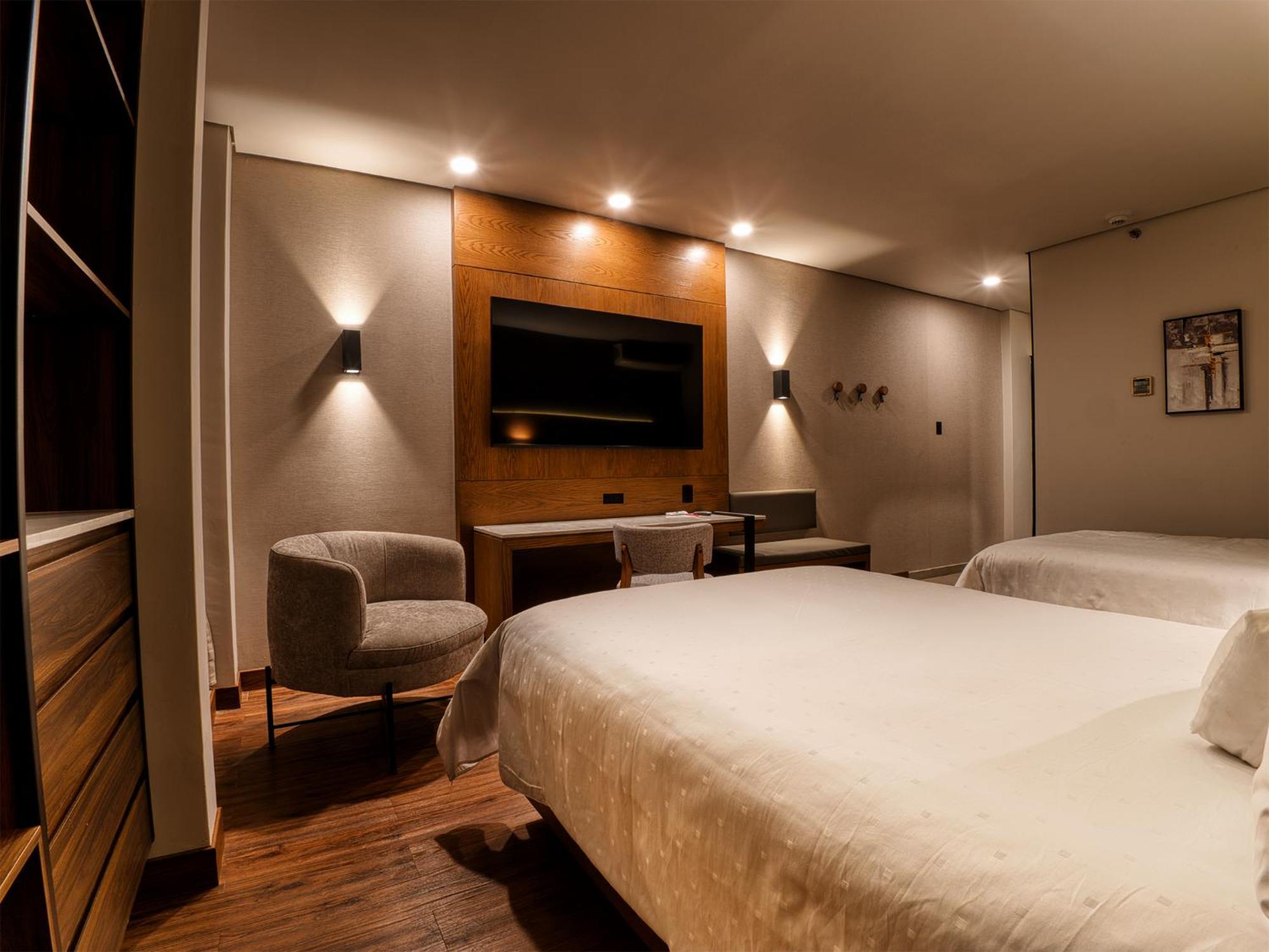 Victoria Ejecutivo Hotel Гуадалахара Екстериор снимка