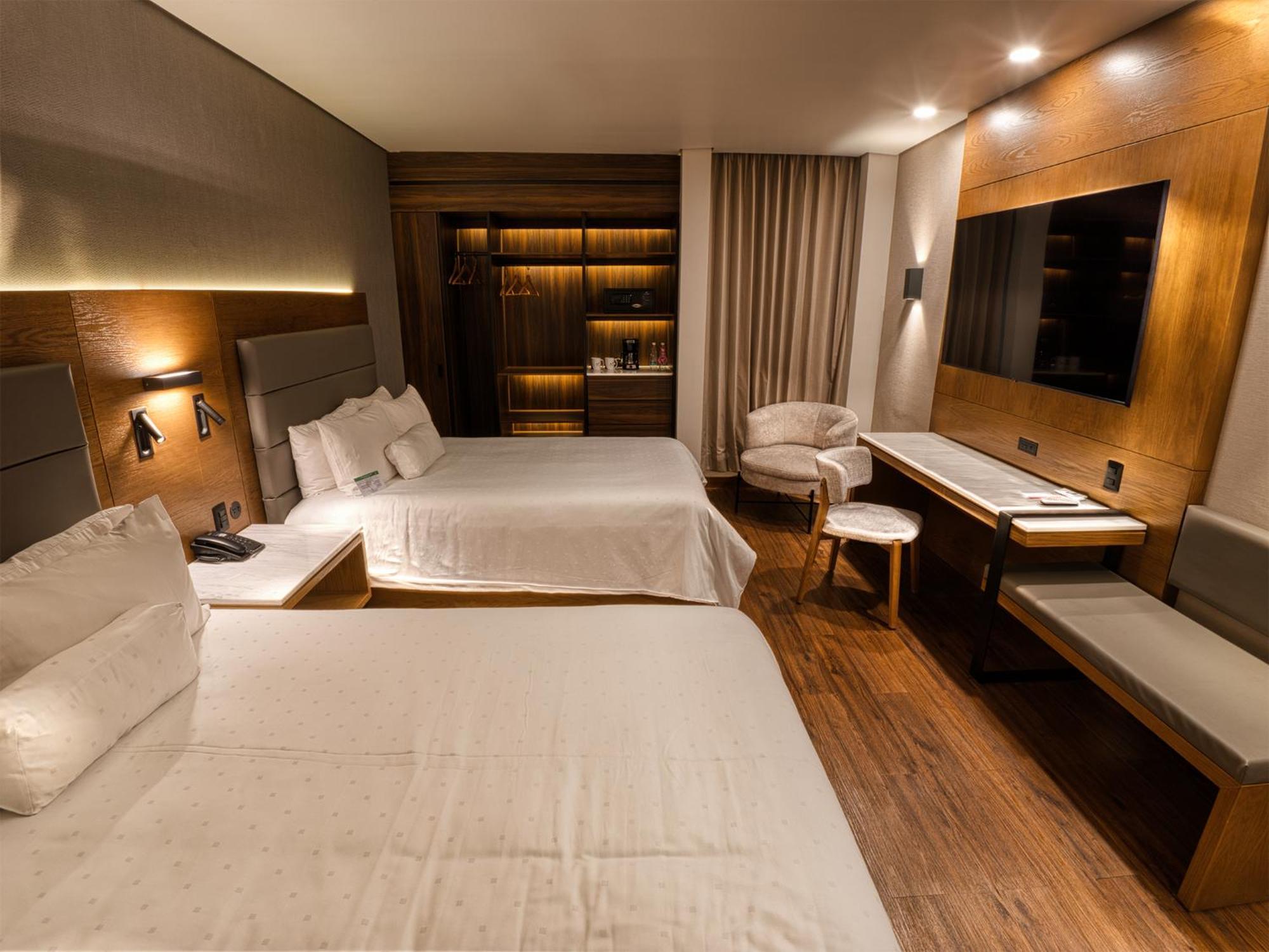 Victoria Ejecutivo Hotel Гуадалахара Екстериор снимка