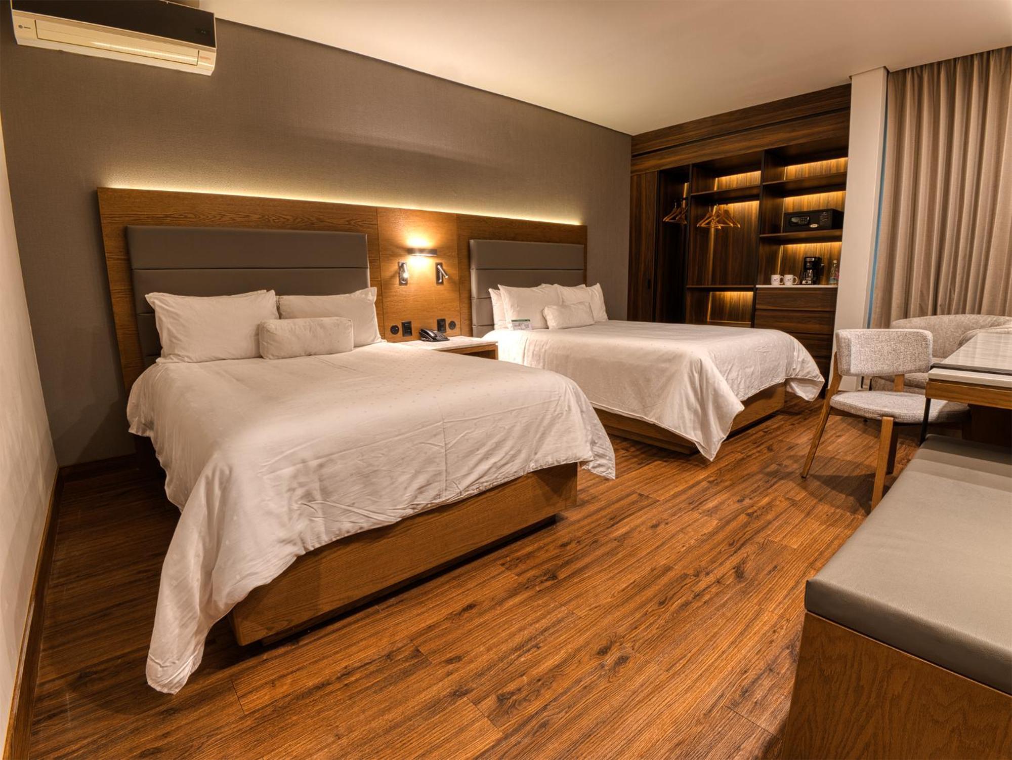 Victoria Ejecutivo Hotel Гуадалахара Екстериор снимка